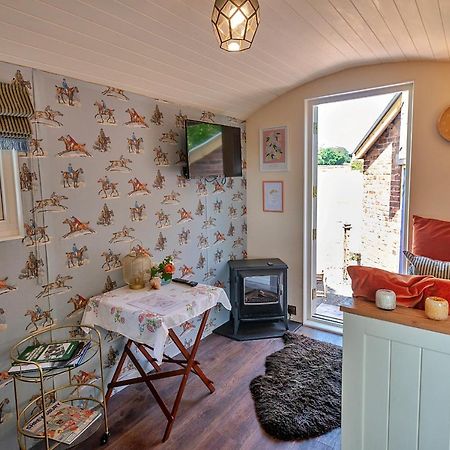Вилла Finest Retreats - Shrawardine Train Carriage Экстерьер фото